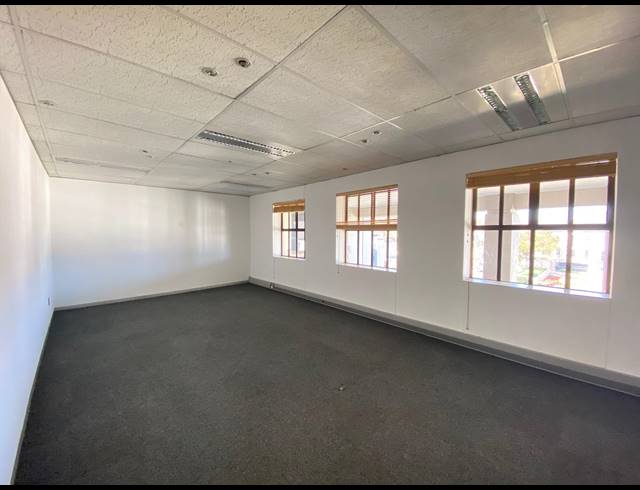 370M² OFFICE TO LET IN BRYANSTON